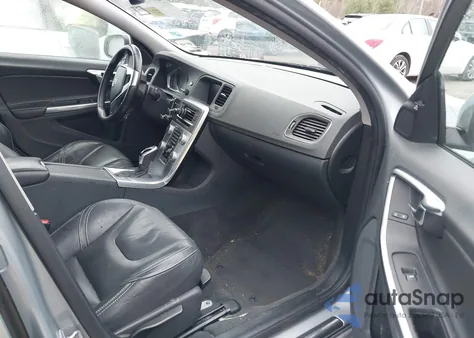 2017 Volvo S60 T5 Dynamic z USA, uszkodzony, nr VIN YV140MTL2H2431612